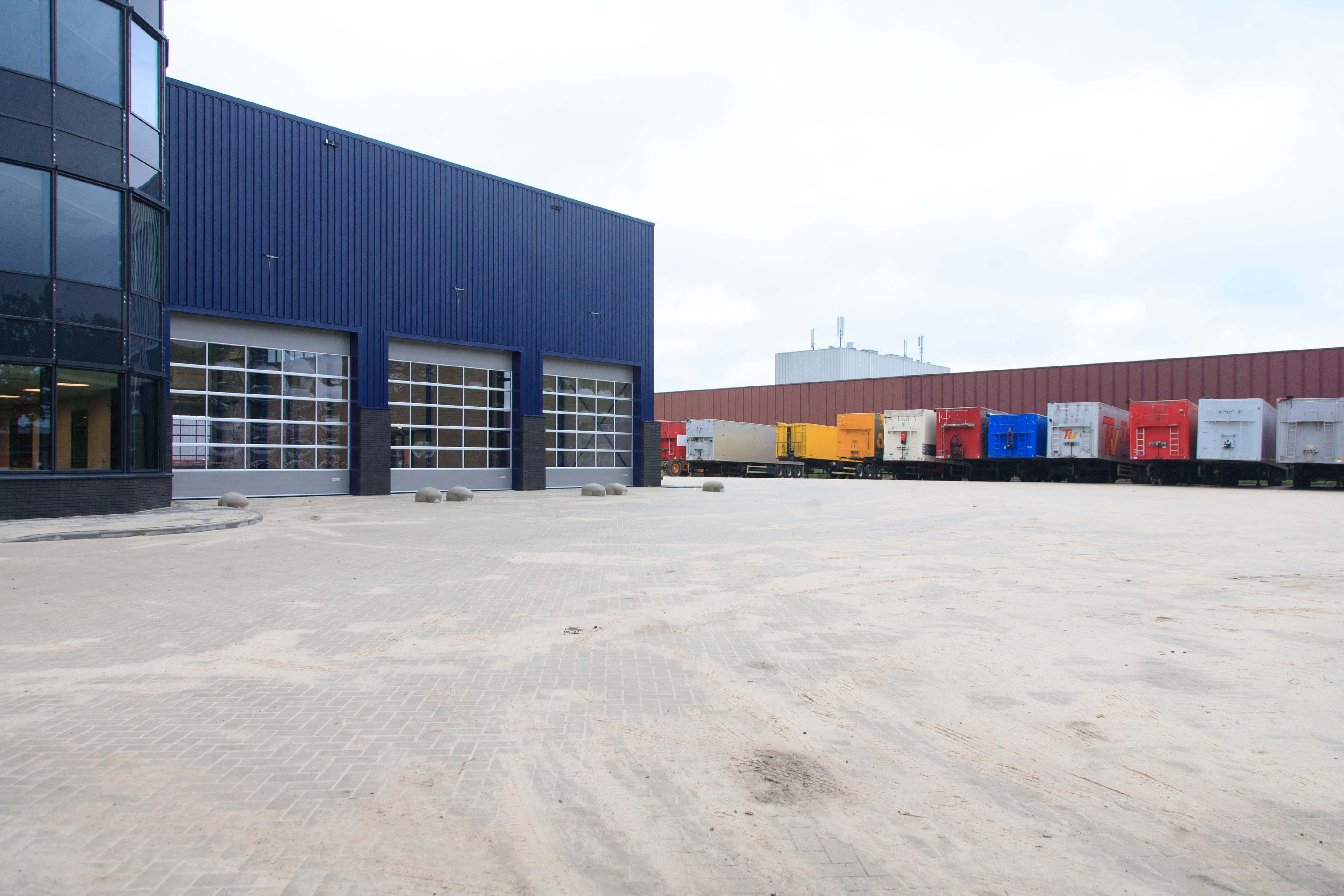 Laaddocken bij Knapen Trailers B.V. in samenwerking met Hoppenbrouwers Techniek
